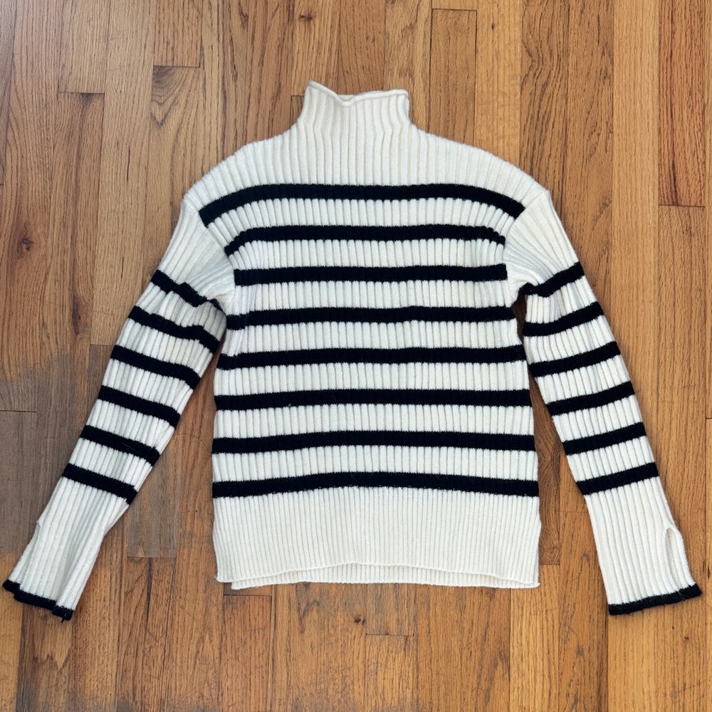Line & Dot Black and White Ribbed Sweater